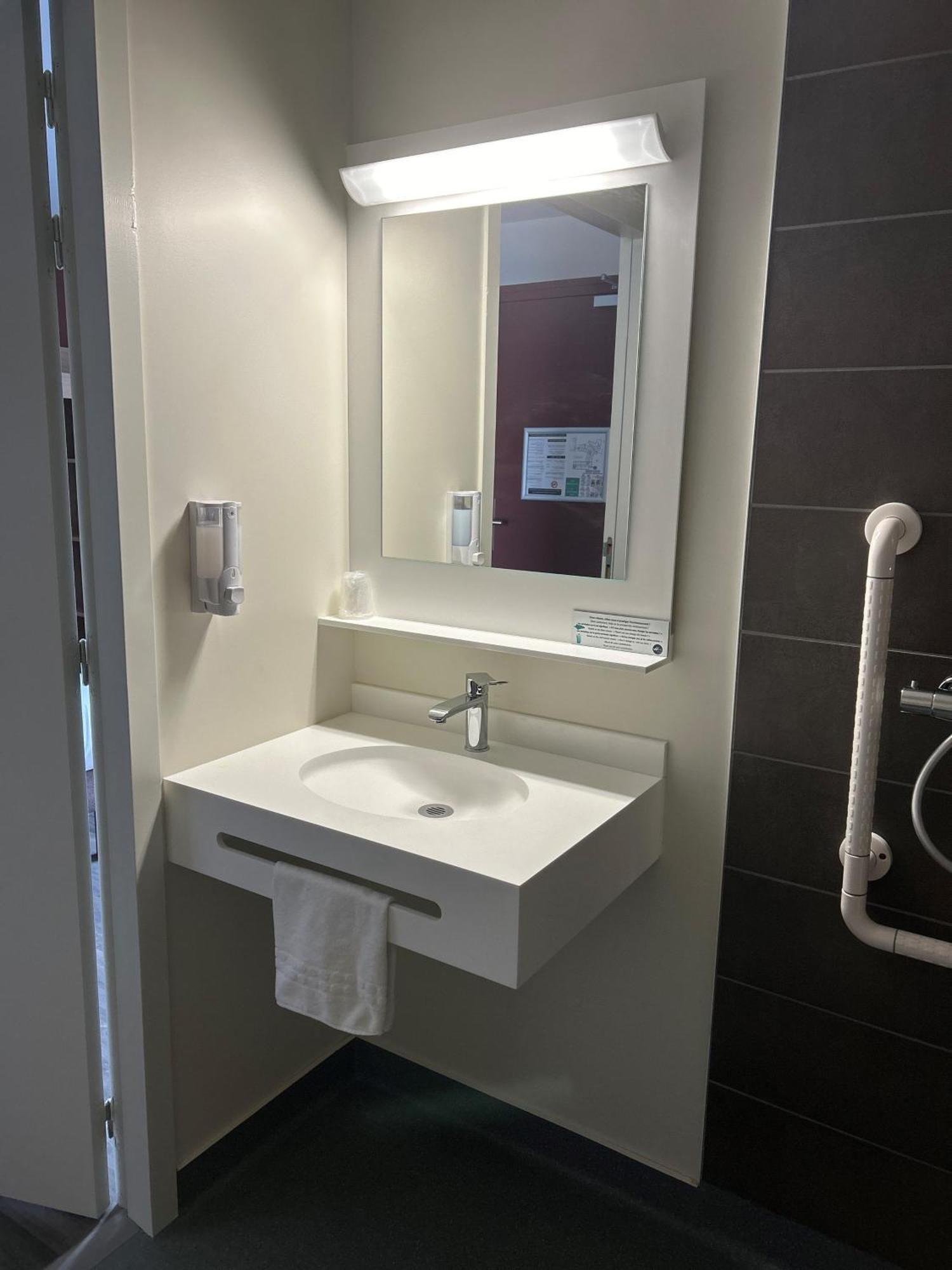 Hotel Wood Inn Bordeaux Aeroport Мериньяк Экстерьер фото